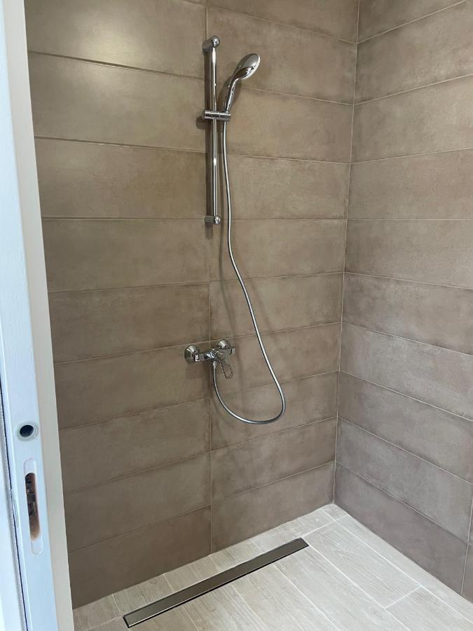 Maison Fleurs De Lys, Climatisee, Wifi Et Parking Privee Gratuit, Lave-Linge, Vernon Giverny Екстер'єр фото