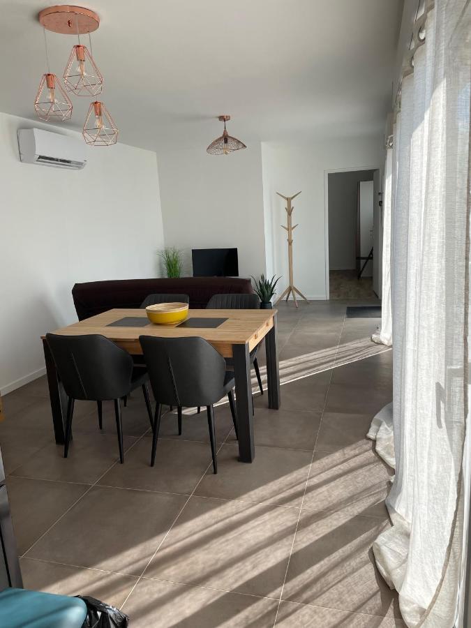Maison Fleurs De Lys, Climatisee, Wifi Et Parking Privee Gratuit, Lave-Linge, Vernon Giverny Екстер'єр фото